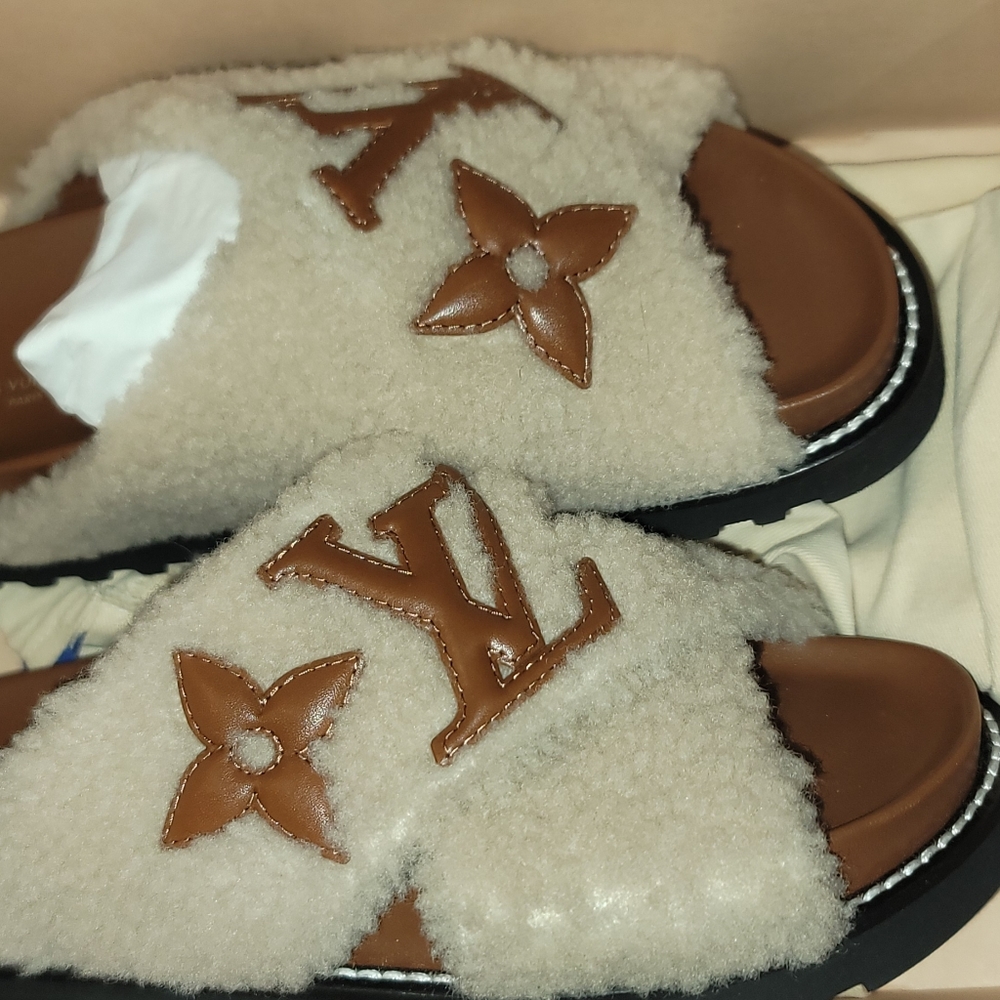 Louis Vuitton Shearling Logo Slide Sandals in Cream and Brown - Picture 5 of 11